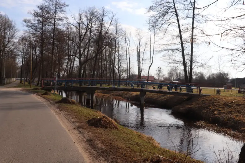 Областной субботник собрал 28 марта и руководителей, и представителей трудовых коллективов Октябрьщины. - 5360118766471