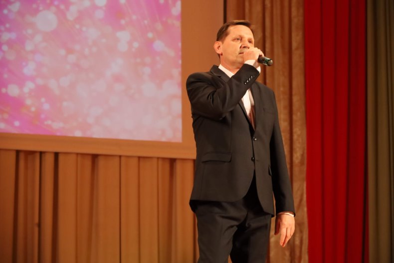 В центре досуга прошел торжественный вечер, посвященный Дню работников бытового обслуживания населения и жилищно-коммунального хозяйства «Празднуем вместе». - 5360042143111