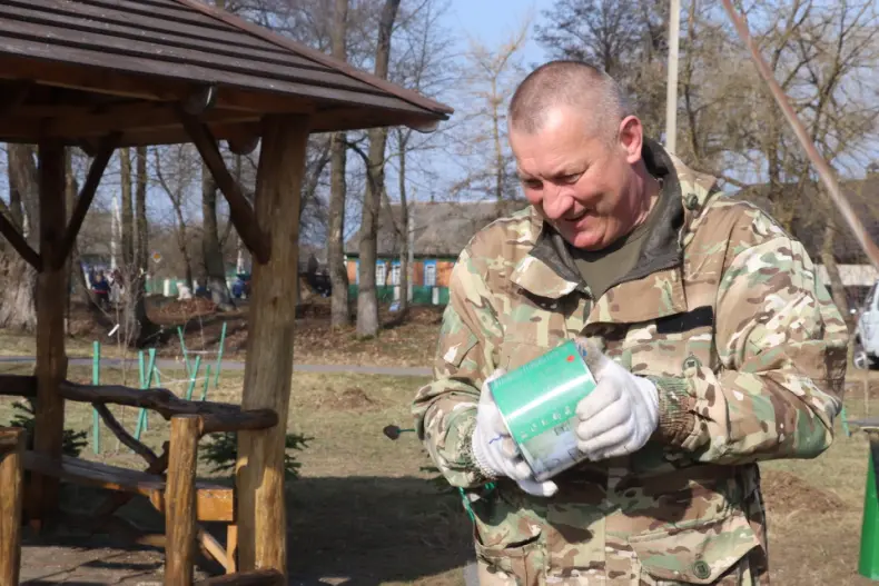 Областной субботник собрал 28 марта и руководителей, и представителей трудовых коллективов Октябрьщины. - 5360118801543