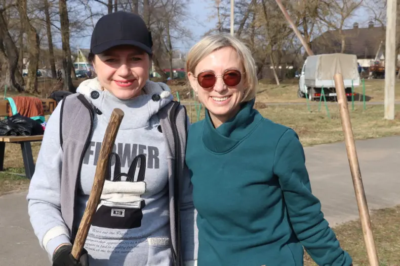Областной субботник собрал 28 марта и руководителей, и представителей трудовых коллективов Октябрьщины. - 5360118802567