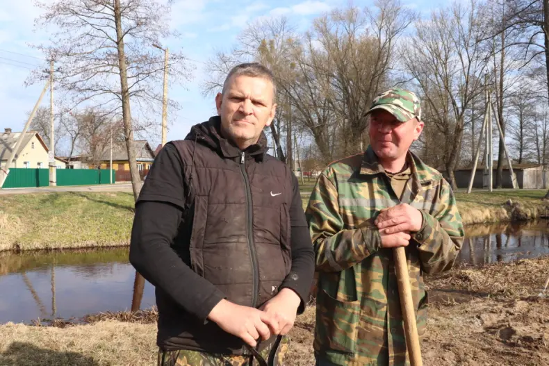 Областной субботник собрал 28 марта и руководителей, и представителей трудовых коллективов Октябрьщины. - 5360118768775