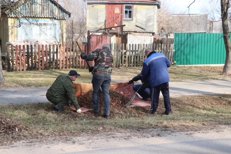 Областной субботник собрал 28 марта и руководителей, и представителей трудовых коллективов Октябрьщины. - 5360118766727