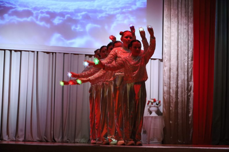 В центре досуга прошел торжественный вечер, посвященный Дню работников бытового обслуживания населения и жилищно-коммунального хозяйства «Празднуем вместе». - 5360042153095