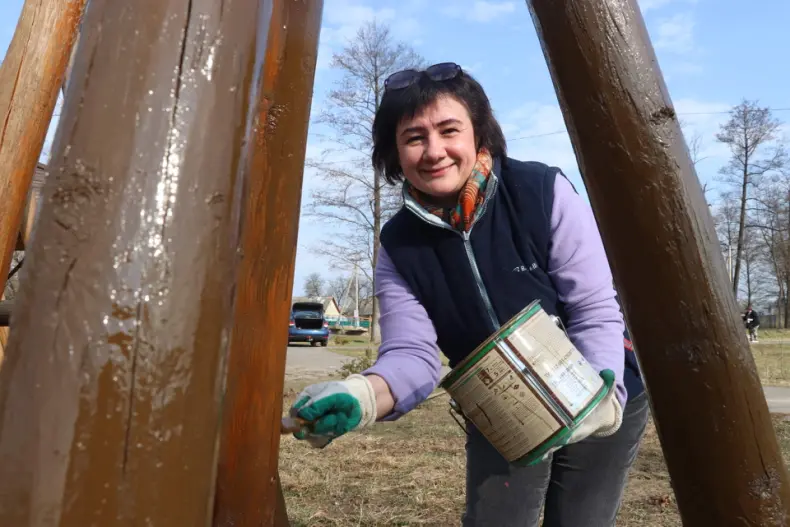 Областной субботник собрал 28 марта и руководителей, и представителей трудовых коллективов Октябрьщины. - 5360118807175