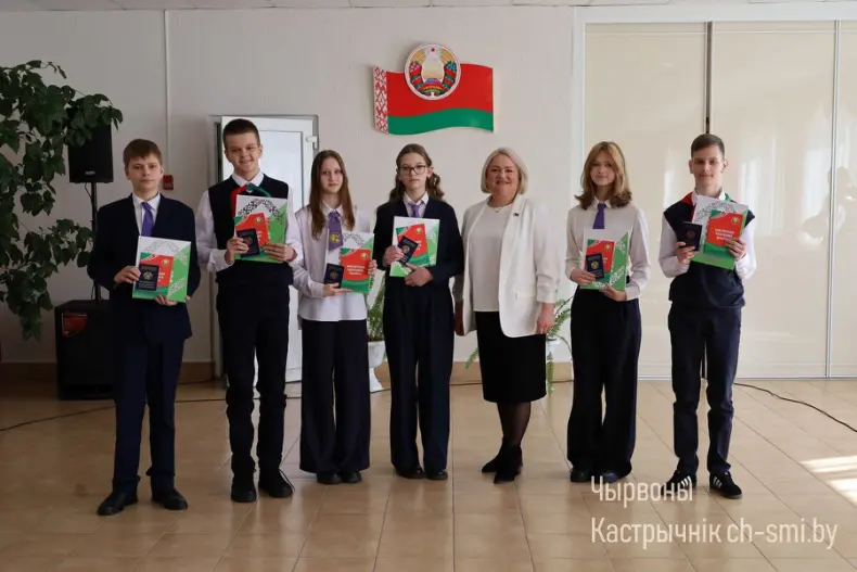 Первый паспорт – первый шаг во взрослую жизнь - 5359985374599