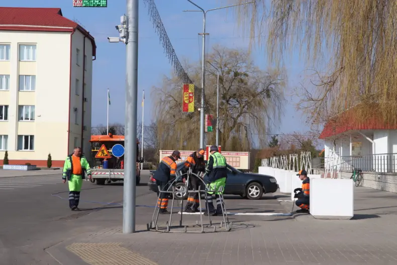 Областной субботник собрал 28 марта и руководителей, и представителей трудовых коллективов Октябрьщины. - 5360118811783