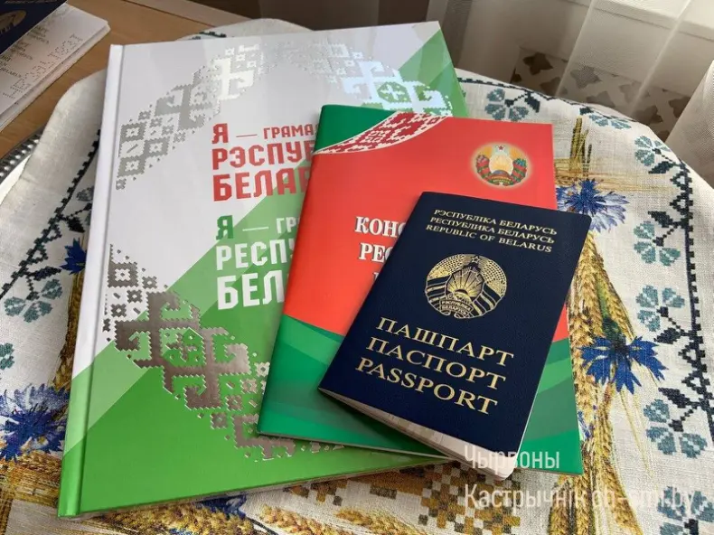 Первый паспорт – первый шаг во взрослую жизнь - 5359985432199