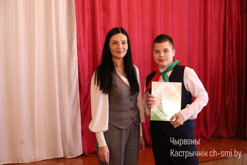 Церемония вступления в  октябрята, пионеры, члены Белорусского республиканского молодежного союза и РОО "Белая Русь" прошла сегодня в средней школе №2. - 5359965990791