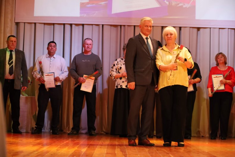 В центре досуга прошел торжественный вечер, посвященный Дню работников бытового обслуживания населения и жилищно-коммунального хозяйства «Празднуем вместе». - 5360042125447