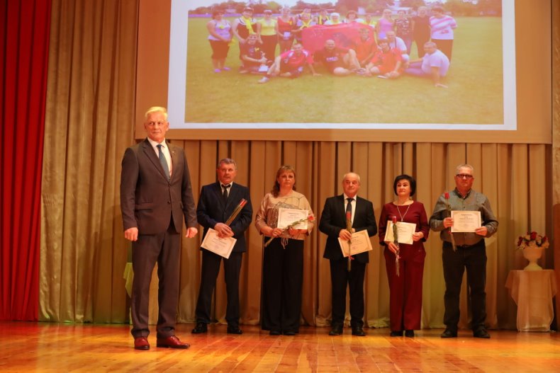В центре досуга прошел торжественный вечер, посвященный Дню работников бытового обслуживания населения и жилищно-коммунального хозяйства «Празднуем вместе». - 5360042096519