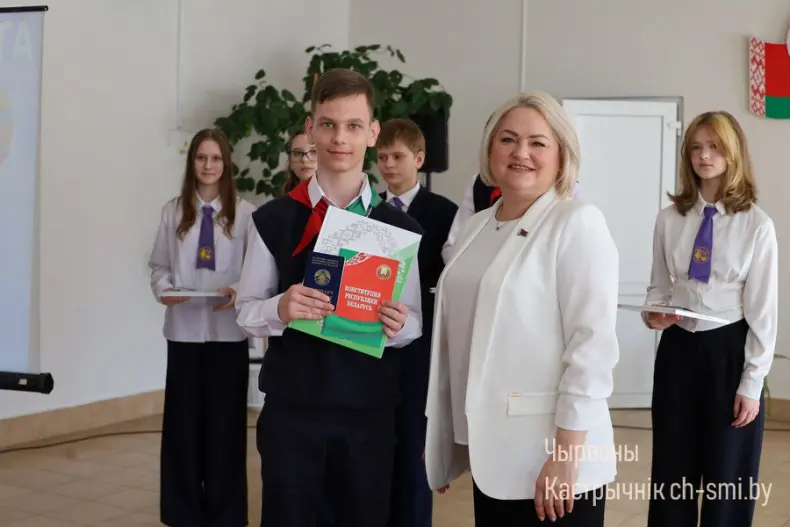 Первый паспорт – первый шаг во взрослую жизнь - 5359985374855