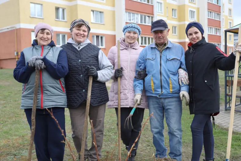 В Октябрьском проходит республиканский субботник. - 5360349439367