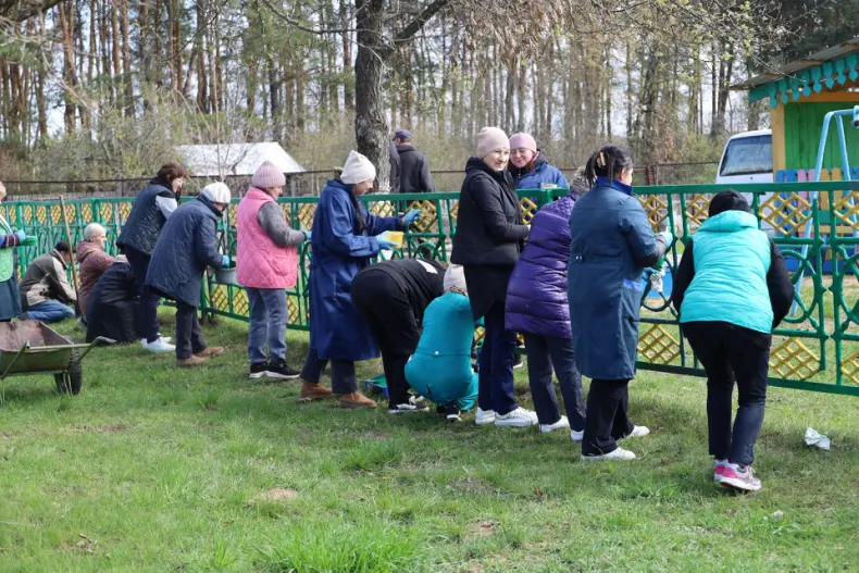В Октябрьском проходит республиканский субботник. - 5360349738375