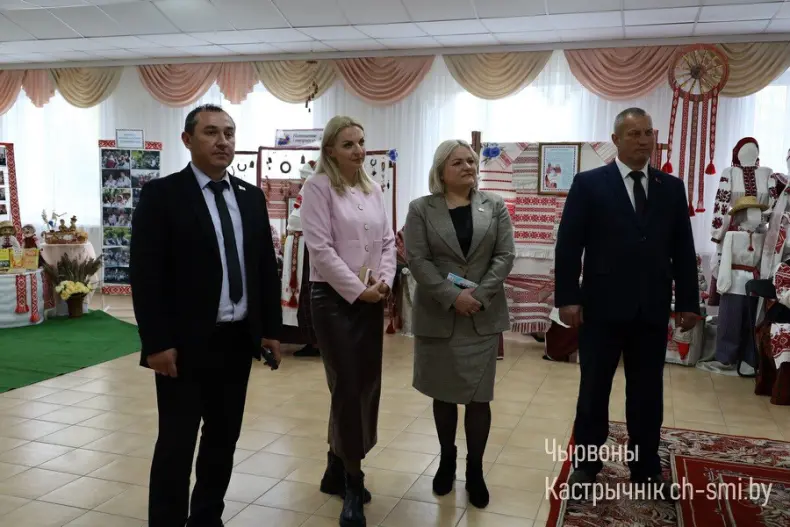 В центре досуга прошел отчетный концерт Октябрьского района "Песни нашей души" - 5360420505991