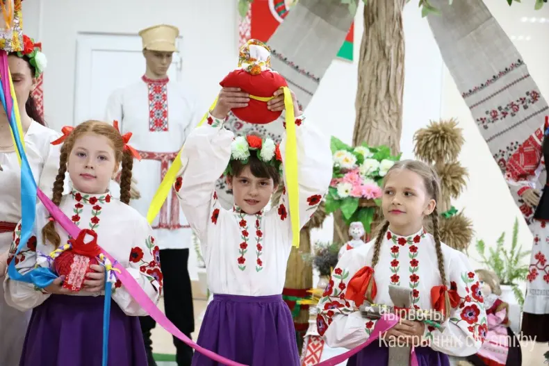 В центре досуга прошел отчетный концерт Октябрьского района "Песни нашей души" - 5360420508551