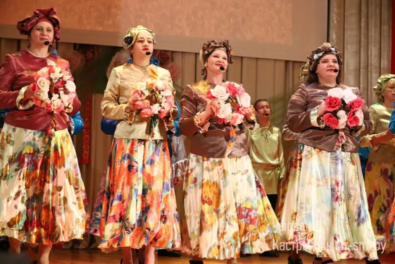 В центре досуга прошел отчетный концерт Октябрьского района "Песни нашей души" - 5360420503175