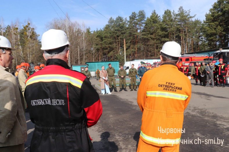 В Октябрьском лесхозе  на базе ремонтно-механических мастерских прошел ежегодный смотр-конкурс лесной охраны. - 5360178909575