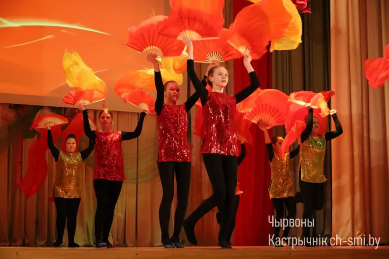 В центре досуга прошел отчетный концерт Октябрьского района "Песни нашей души" - 5360420514695