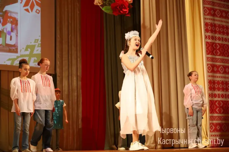 В центре досуга прошел отчетный концерт Октябрьского района "Песни нашей души" - 5360420505223