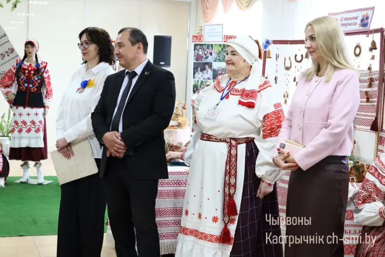 В центре досуга прошел отчетный концерт Октябрьского района "Песни нашей души" - 5360420508295