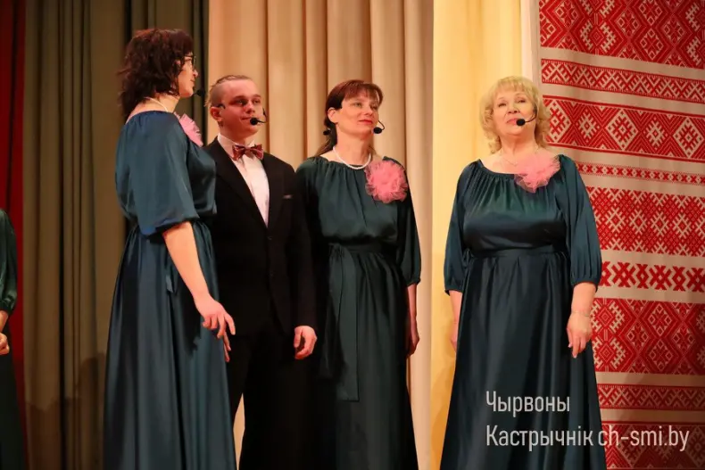 В центре досуга прошел отчетный концерт Октябрьского района "Песни нашей души" - 5360420513927