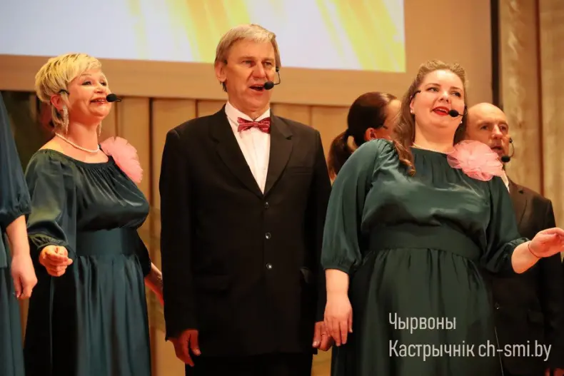 В центре досуга прошел отчетный концерт Октябрьского района "Песни нашей души" - 5360420514439