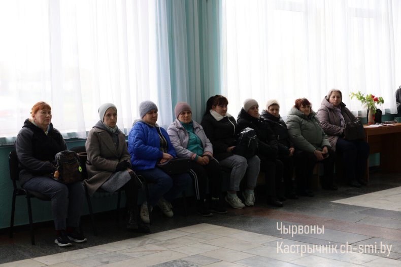 Сегодня в агрогородках Мойсеевка и Рассвет состоялась информационная встреча с участием представителей Октябрьского райисполкома. - 5360454726535