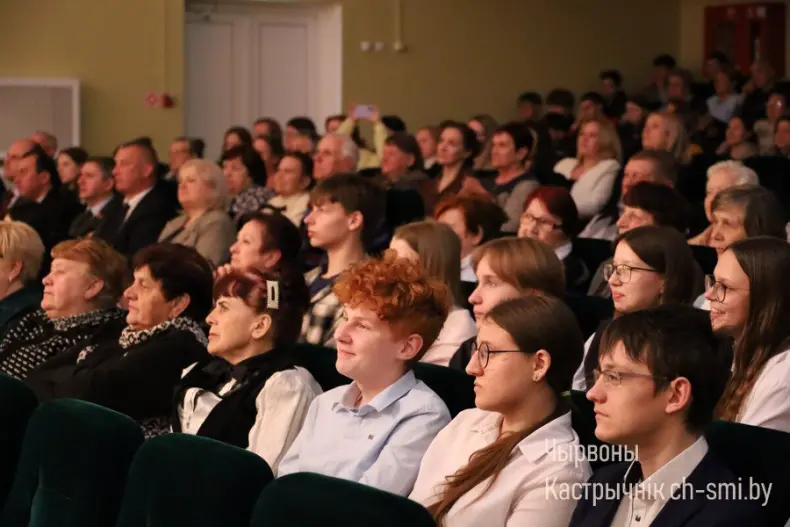 В центре досуга прошел отчетный концерт Октябрьского района "Песни нашей души" - 5360420517511