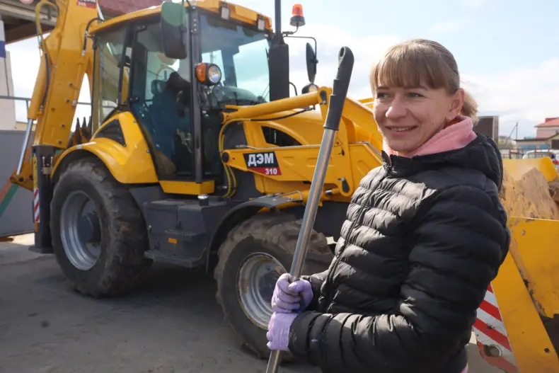 В Октябрьском проходит республиканский субботник. - 5360349509767