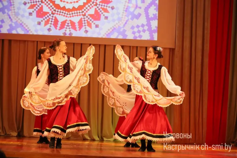 В Октябрьском центре досуга прошло праздничное мероприятие, посвященное Дню единения народов Беларуси и России - 5360171852679
