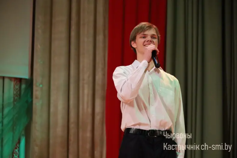 В центре досуга прошел отчетный концерт Октябрьского района "Песни нашей души" - 5360420519047