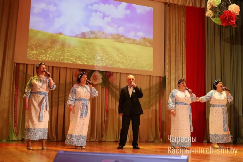 В центре досуга прошел отчетный концерт Октябрьского района "Песни нашей души" - 5360420516231