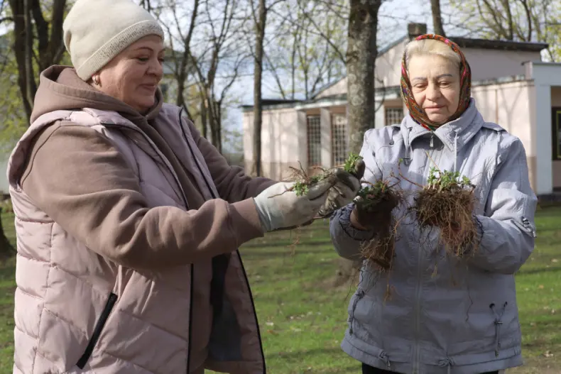 В Октябрьском проходит республиканский субботник. - 5360349545863