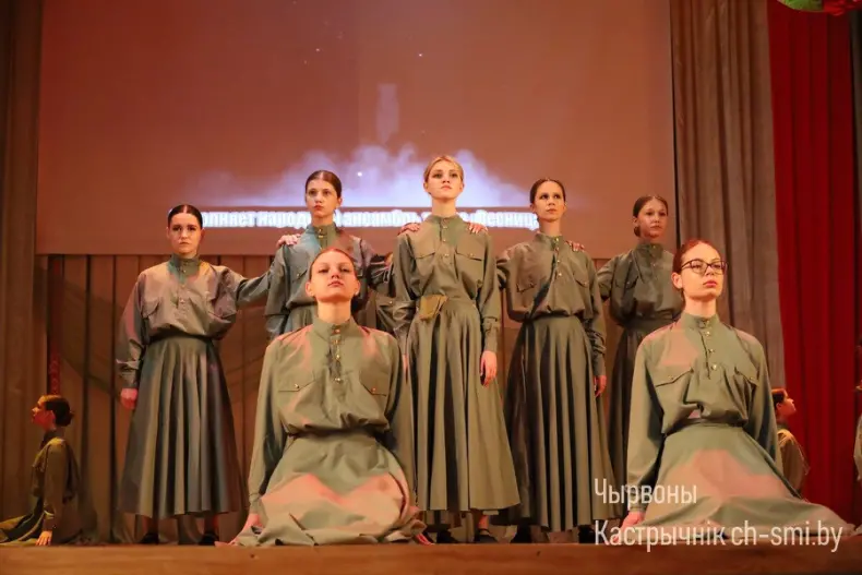 В центре досуга прошел отчетный концерт Октябрьского района "Песни нашей души" - 5360420521351