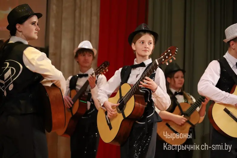 В центре досуга прошел отчетный концерт Октябрьского района "Песни нашей души" - 5360420517767