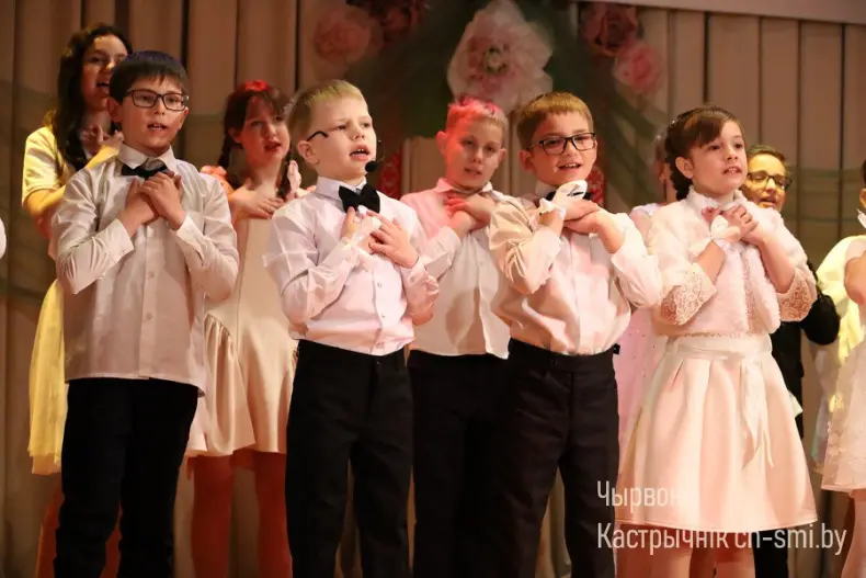 В центре досуга прошел отчетный концерт Октябрьского района "Песни нашей души" - 5360420503687