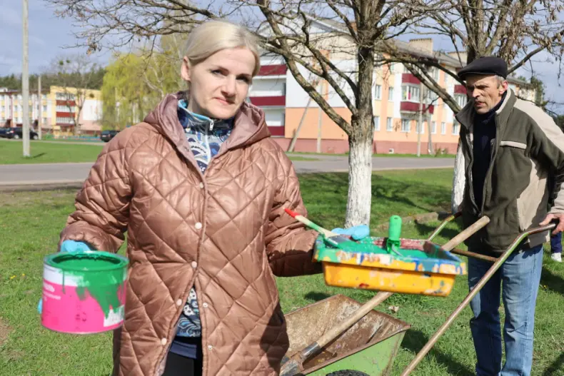 В Октябрьском проходит республиканский субботник. - 5360349740423