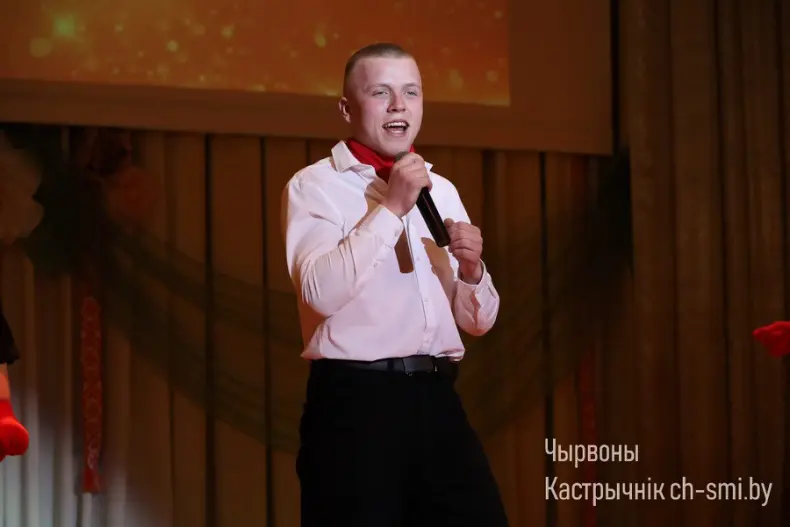 В центре досуга прошел отчетный концерт Октябрьского района "Песни нашей души" - 5360420517255