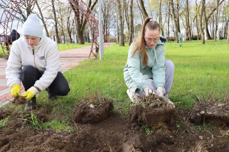 В Октябрьском проходит республиканский субботник. - 5360349427591