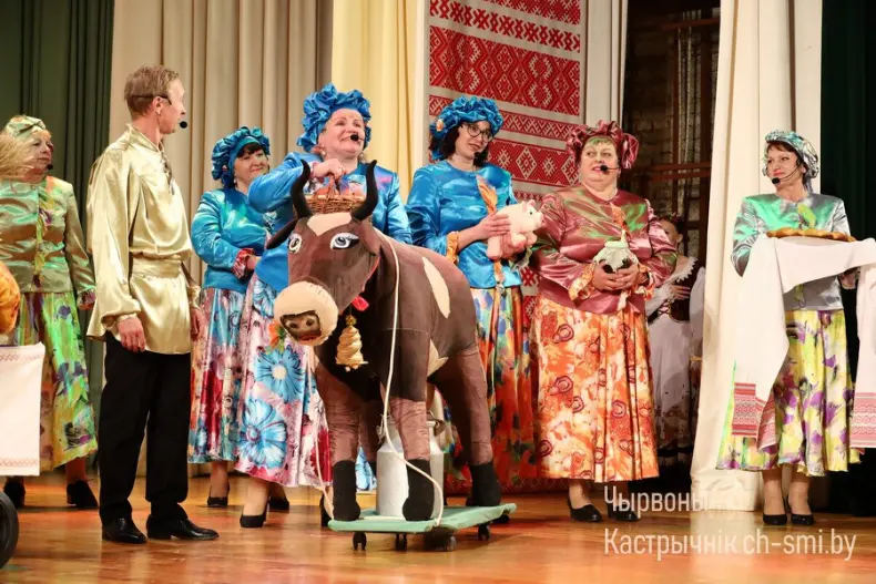 В центре досуга прошел отчетный концерт Октябрьского района "Песни нашей души" - 5360420499591