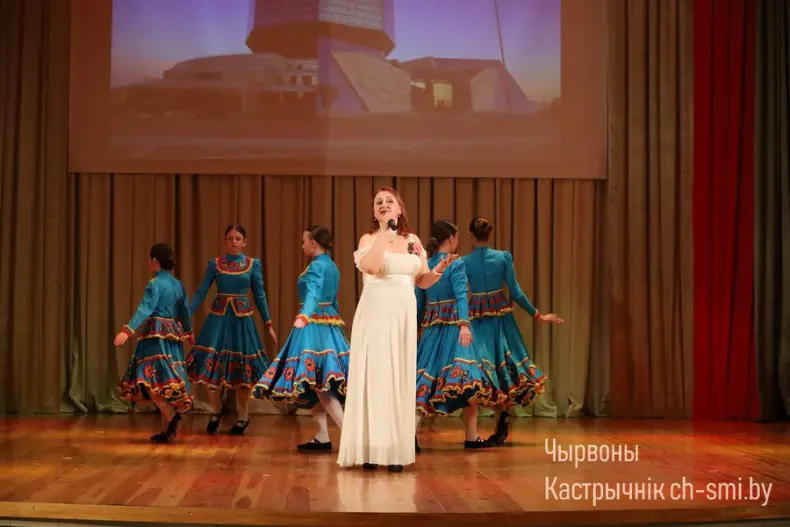 В Октябрьском центре досуга прошло праздничное мероприятие, посвященное Дню единения народов Беларуси и России - 5360171848583