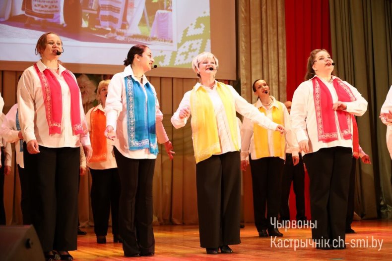 В центре досуга прошел отчетный концерт Октябрьского района "Песни нашей души" - 5360420505479