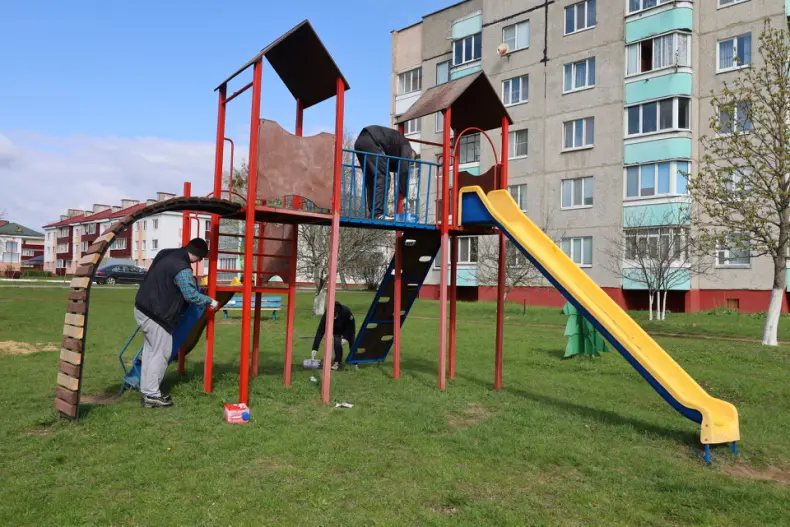 В Октябрьском проходит республиканский субботник. - 5360349739399