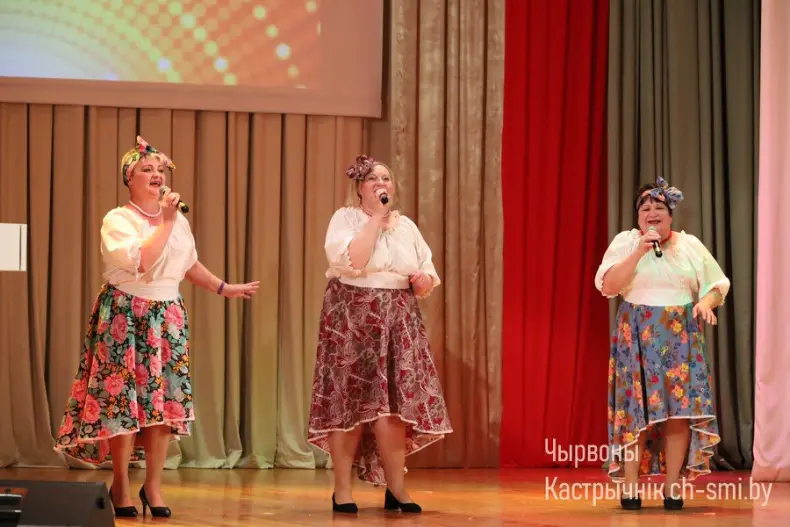 В Октябрьском центре досуга прошло праздничное мероприятие, посвященное Дню единения народов Беларуси и России - 5360171848327