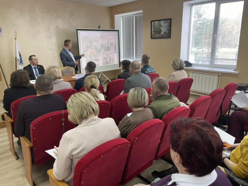 Сегодня в Октябрьском в рамках недели "Нулевого травматизма"  на базе Октябрьского РЭС филиала "Речицкие электрические сети" РУП "Гомельэнерго" прошел районный День охраны труда. - 5360342568839