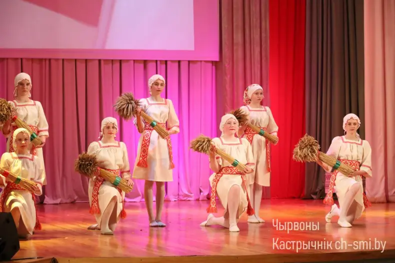 В Октябрьском центре досуга прошло праздничное мероприятие, посвященное Дню единения народов Беларуси и России - 5360171853959