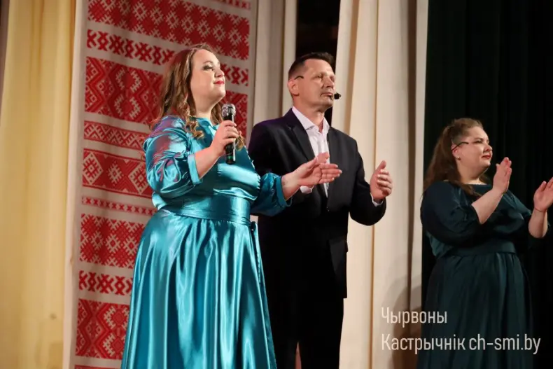 В центре досуга прошел отчетный концерт Октябрьского района "Песни нашей души" - 5360420512903