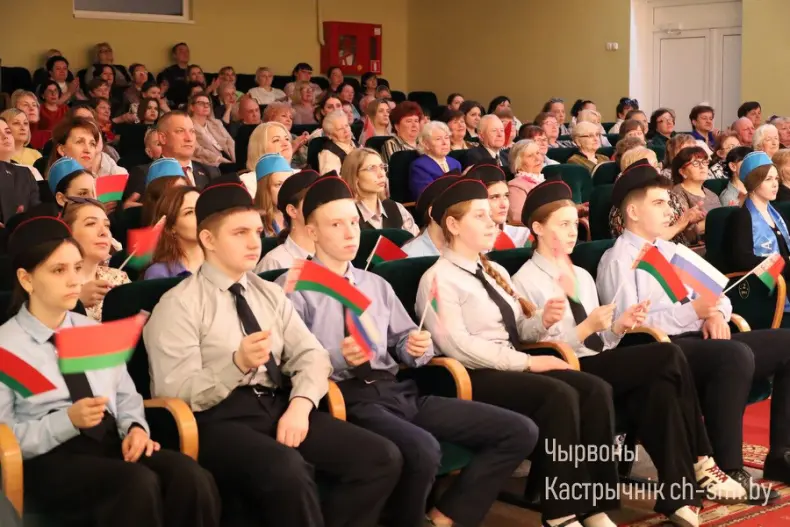 В Октябрьском центре досуга прошло праздничное мероприятие, посвященное Дню единения народов Беларуси и России - 5360171856775