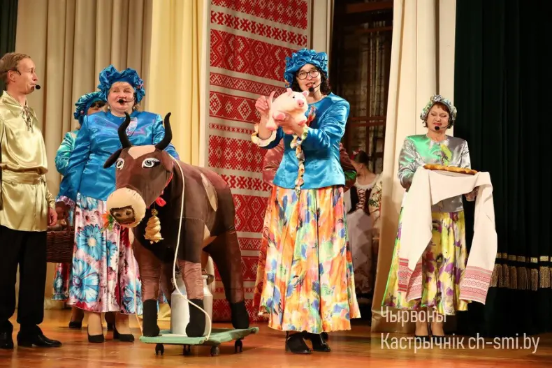 В центре досуга прошел отчетный концерт Октябрьского района "Песни нашей души" - 5360420499847