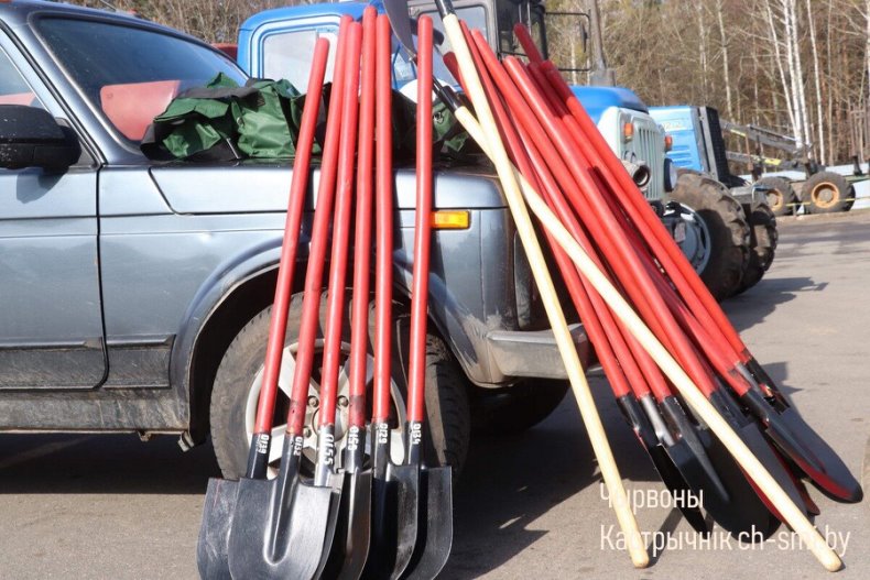 В Октябрьском лесхозе  на базе ремонтно-механических мастерских прошел ежегодный смотр-конкурс лесной охраны. - 5360178909831